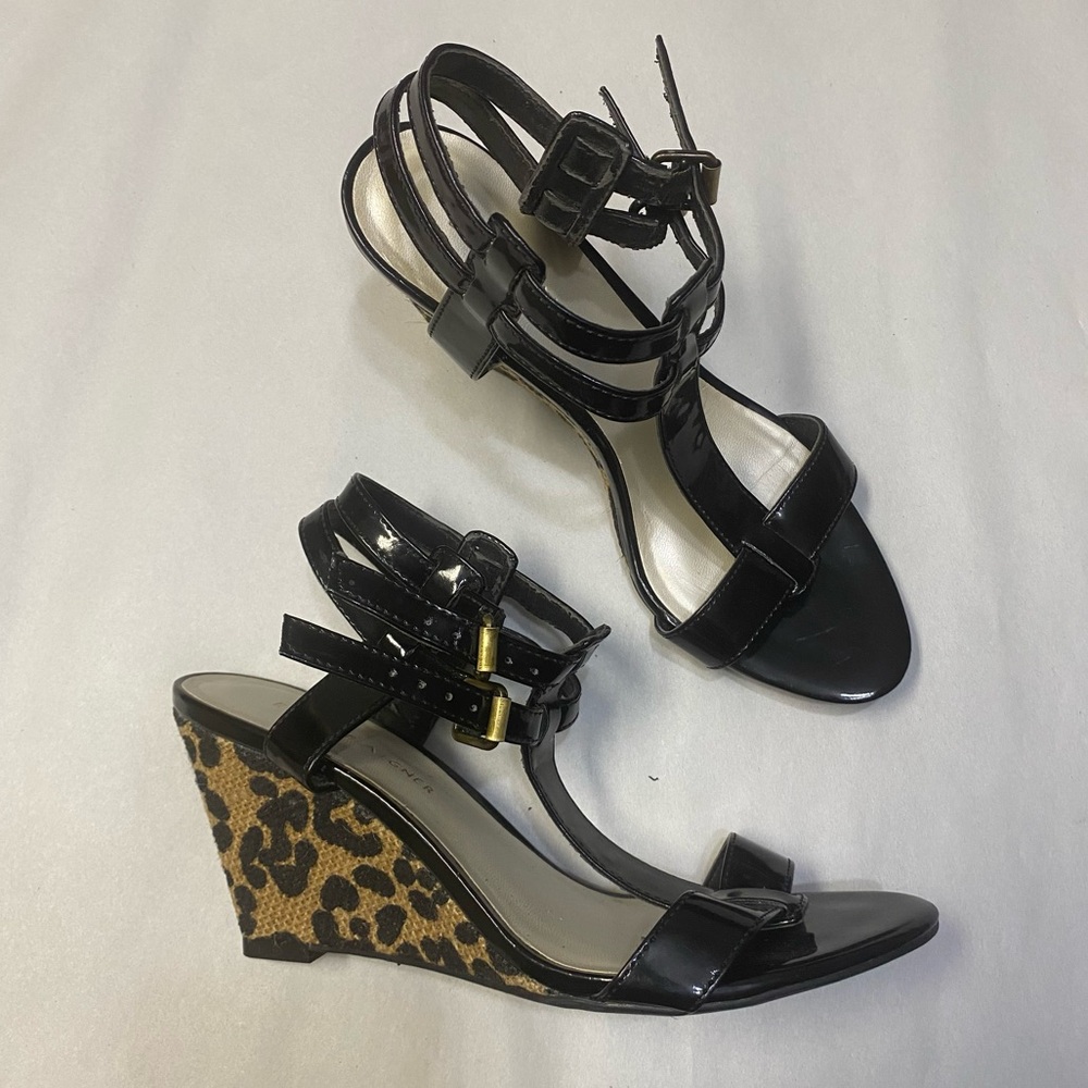 Etienne Aigner Women’s Wedge Sandals Size 6 Animal Print T-strap Buckles